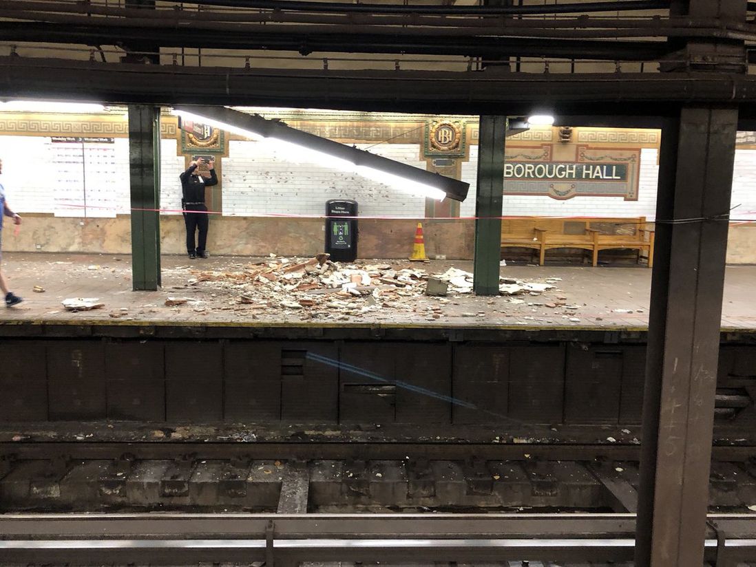The ceiling after it fell on Wednesday, June 20, 2018 (Photograph by <a href="https://twitter.com/wmmiv/status/1009519578450464771">William Meyer</a>)